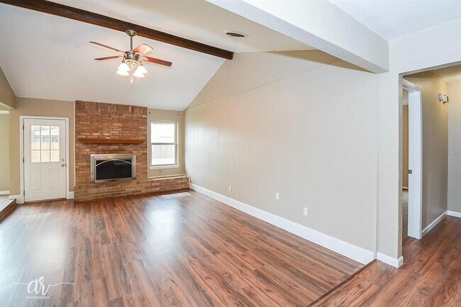 Building Photo - 5370 Hunters Cir