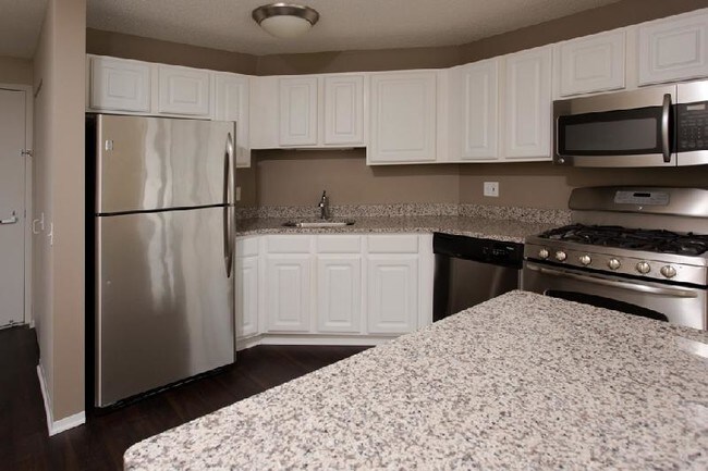 Foto del edificio - 557 N State St