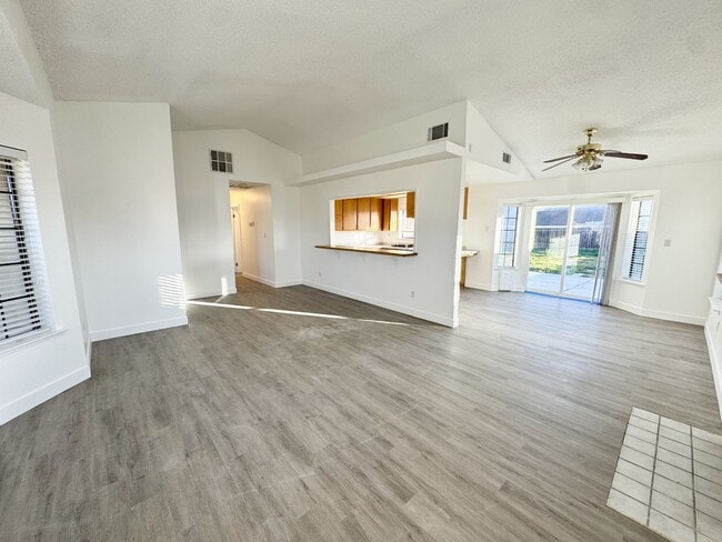 Foto del edificio - 9808 Susan Ave