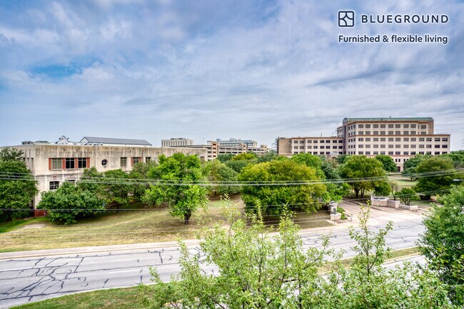 Building Photo - 4600 W Guadalupe St