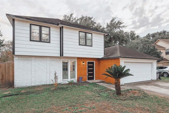 Foto del edificio - 10411 Rippling Fields Dr