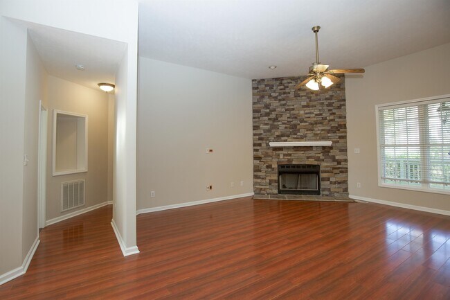 Foto del edificio - 26 Tahoe Cir