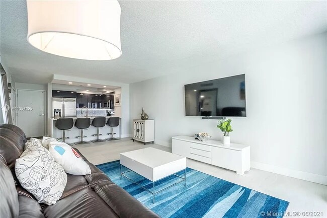 Foto del edificio - 6917 Collins Ave