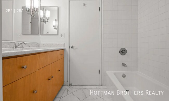 Building Photo - 1033 3rd St