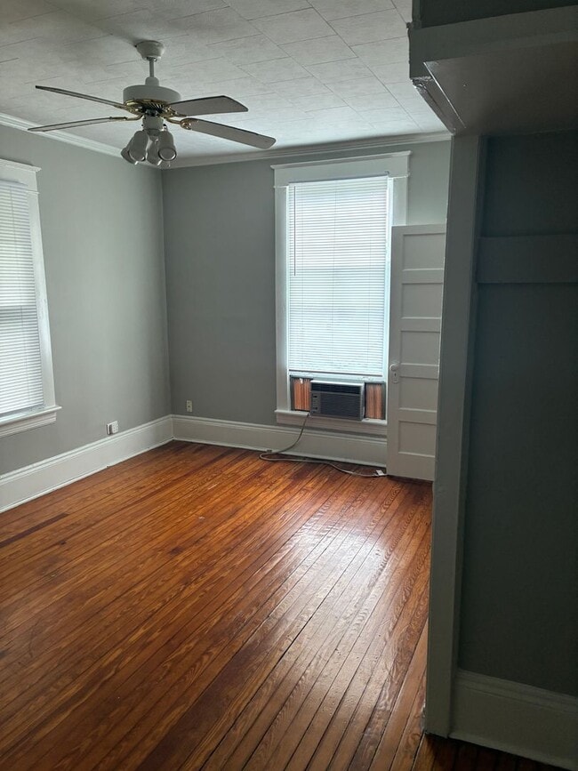 Building Photo - 801 Devereux St