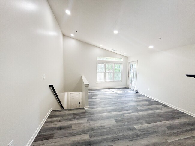 Foto del edificio - 8724 Devon Hills Dr