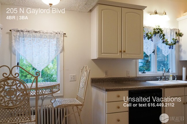 Foto del edificio - 205 N Gaylord Ave