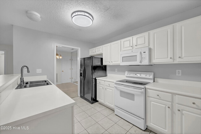 Building Photo - 5012 Hunters Trail
