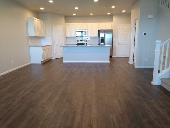 Stunning 4 Bed 2.5 Bath Townhome in Altair... - Stunning 4 Bed 2.5 Bath Townhome in Altair...
