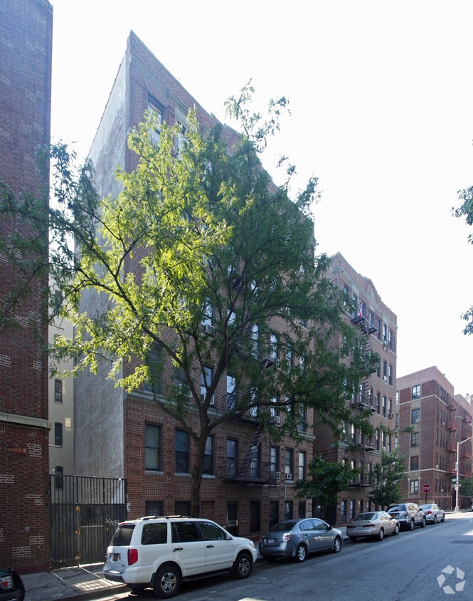 Building Photo - 2350 Creston Ave