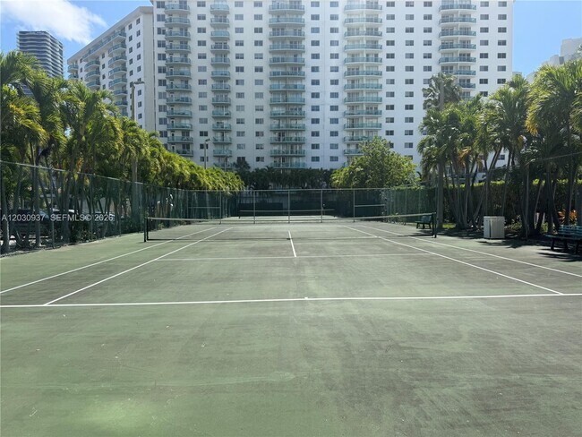 Foto del edificio - 19380 Collins Ave