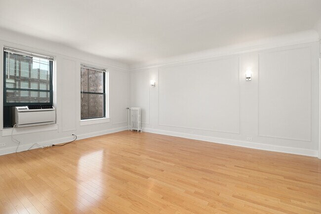 Building Photo - 10 W Elm St