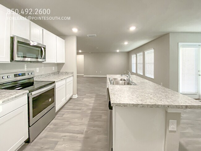 Foto del edificio - Beautiful-Split Floor Plan Home in Raley F...