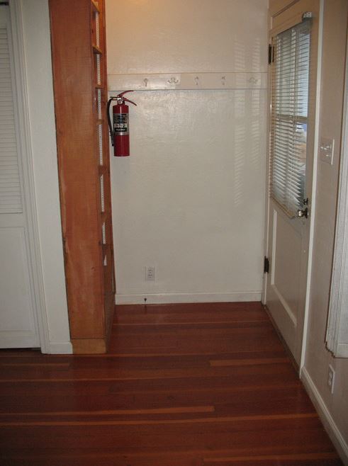 Entry Section - 226 Peyton St