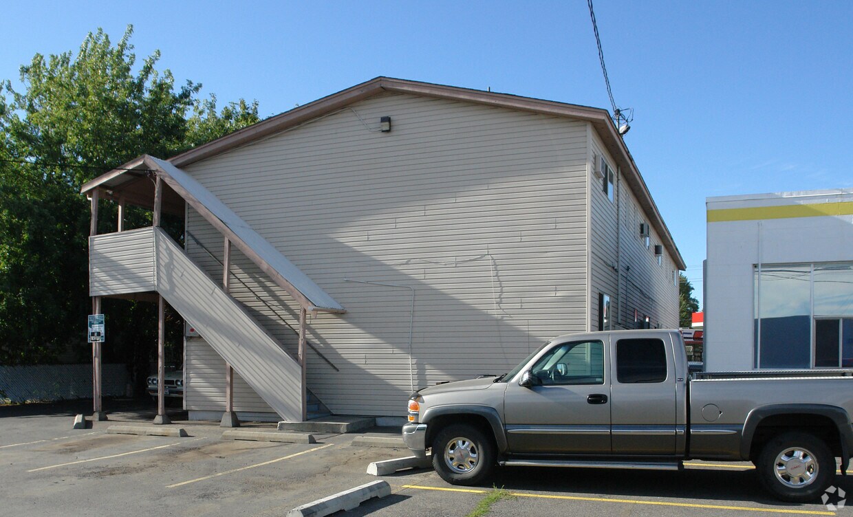 Primary Photo - 822 E Baldwin Ave