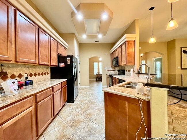 Foto del edificio - 4 Bedroom/2 Bathroom Home in the Bandera R...