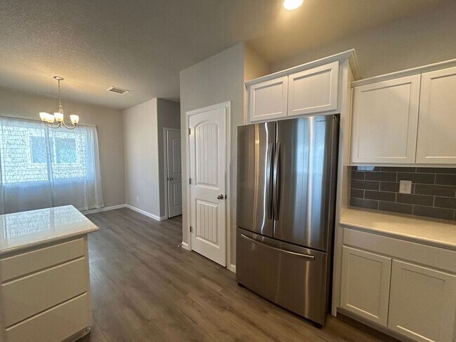 Foto del edificio - 6361 Old Glory Dr