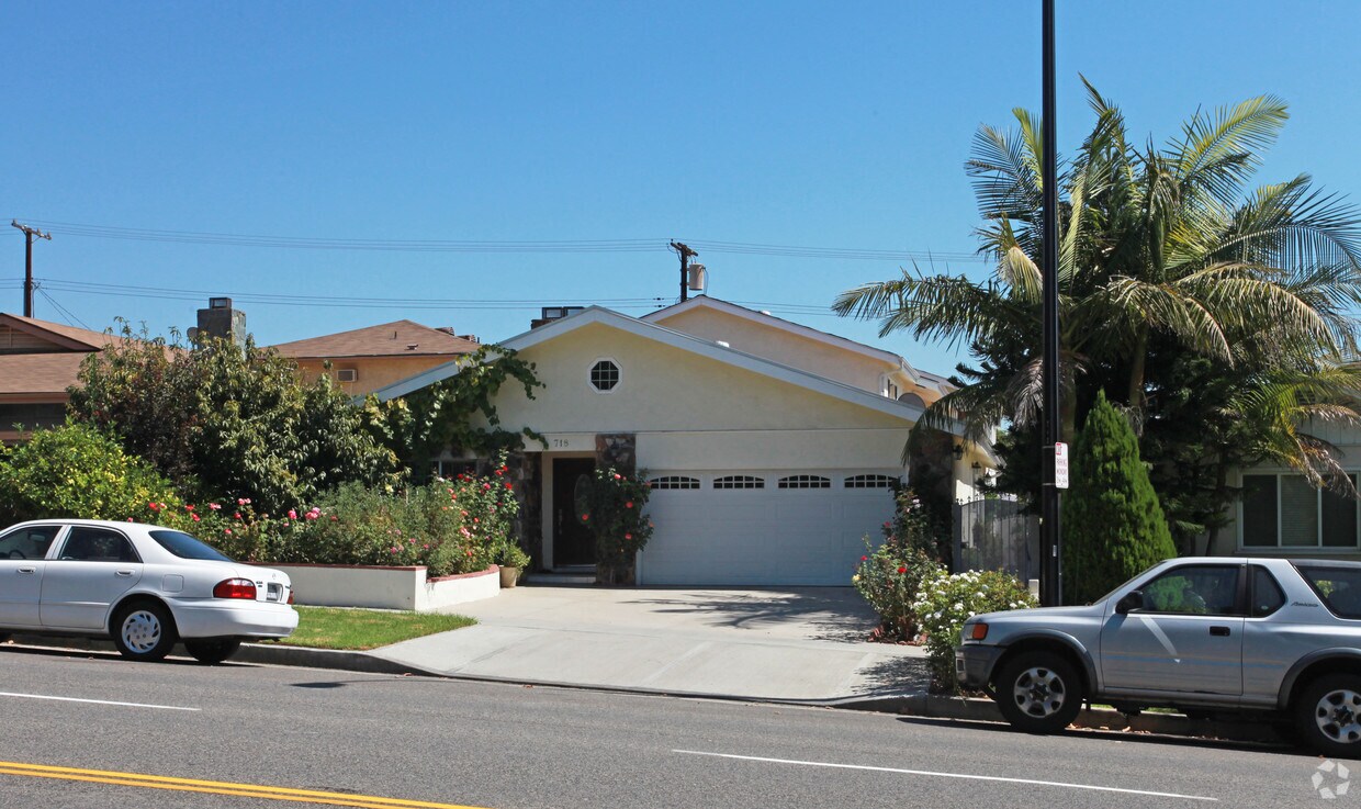 Primary Photo - 718 E Olive Ave