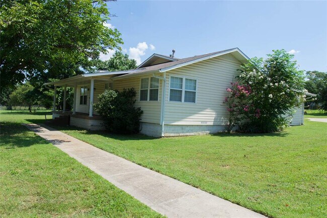 Building Photo - 5209 Bluebonnet Dr