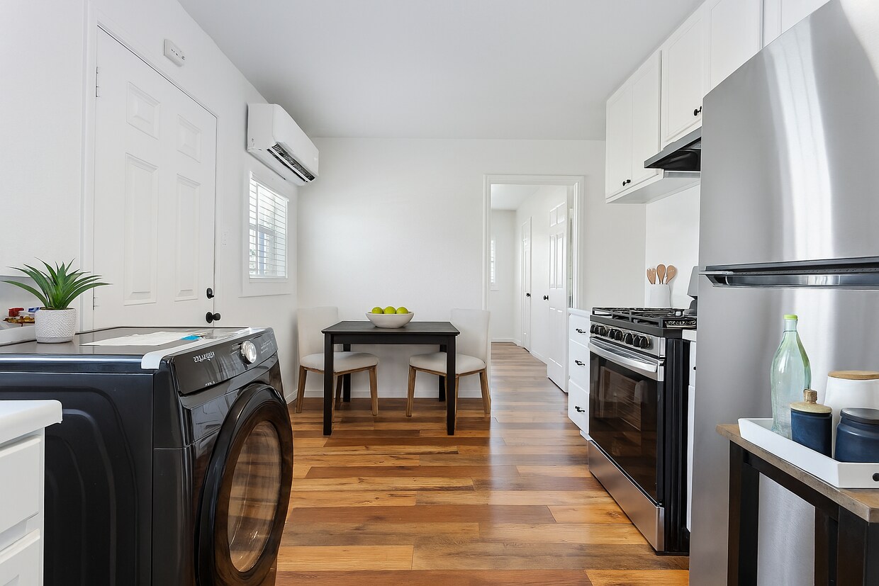 Foto principal - 2709 E 2nd St