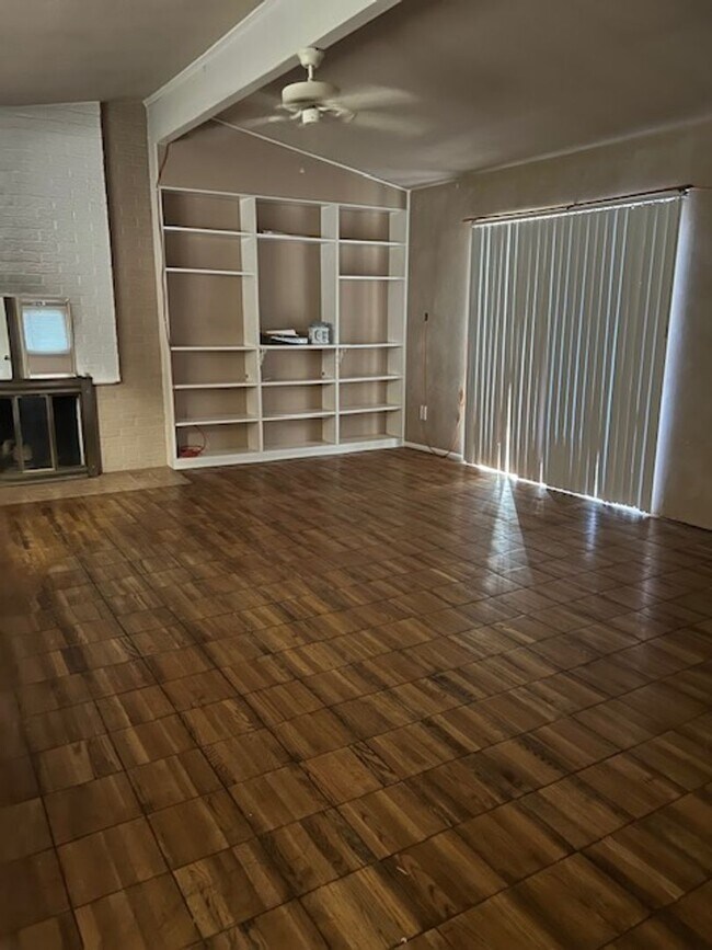 Foto del edificio - Spacious 3 bedroom 2 bath home