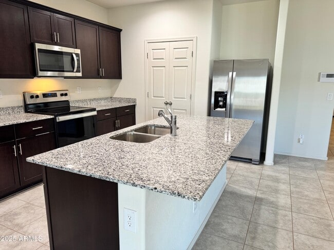 Building Photo - 18091 N Presley Ln