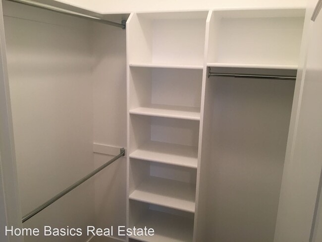 Building Photo - 3 br, 2 bath House - 201 W. Ridge Rd Q1