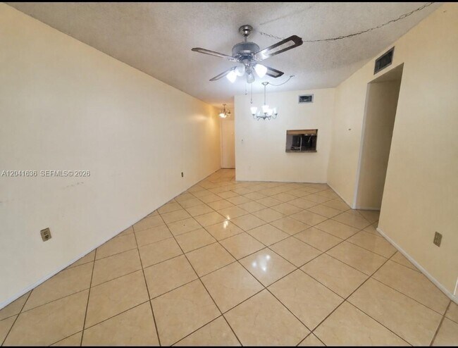 Foto del edificio - 920 NE 169th St