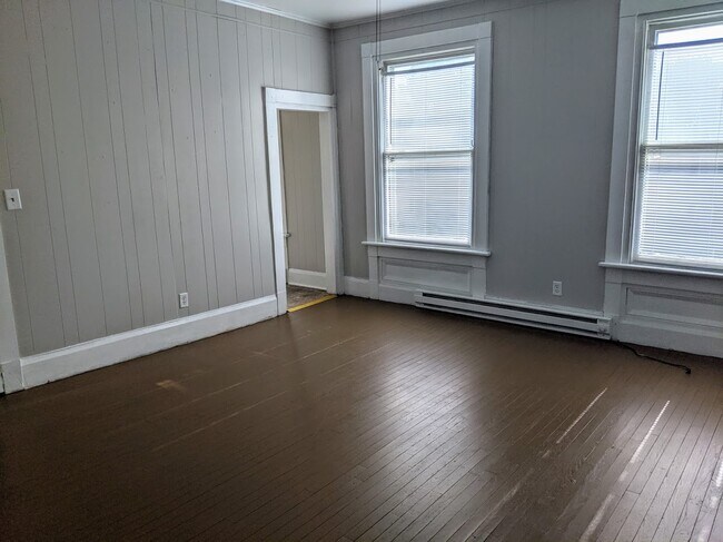 Building Photo - 431 S 5th St