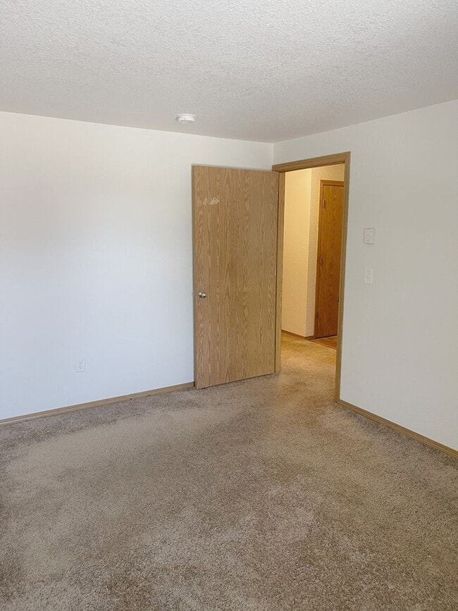 Foto del edificio - The Ultimate Living Experience - 2 Bedroom Top Floor Coming Soon!