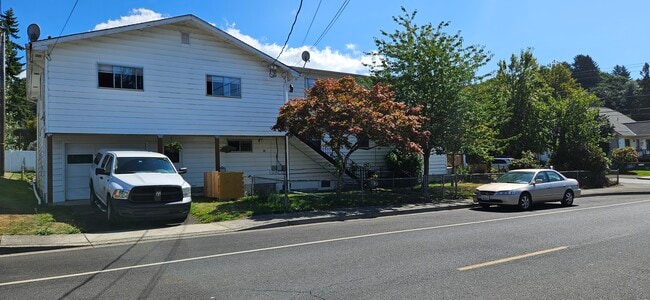 Building Photo - 180 2nd St
