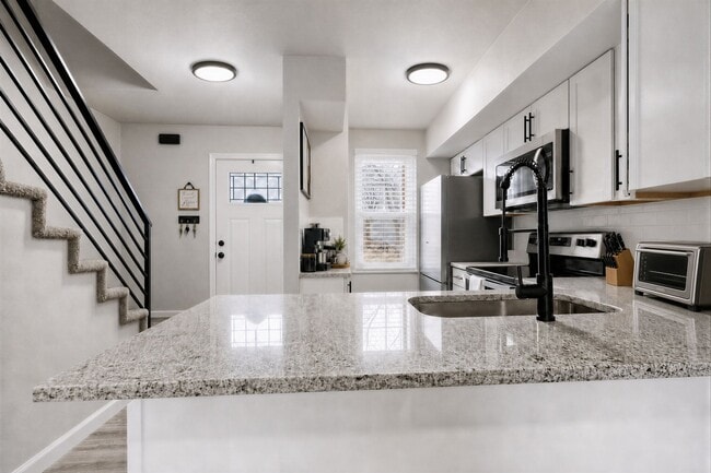 Building Photo - 4027 Charleston Dr