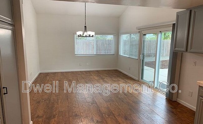 Building Photo - 4324 Rueda Dr