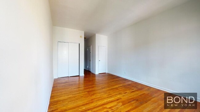 Building Photo - 324 E 83rd St