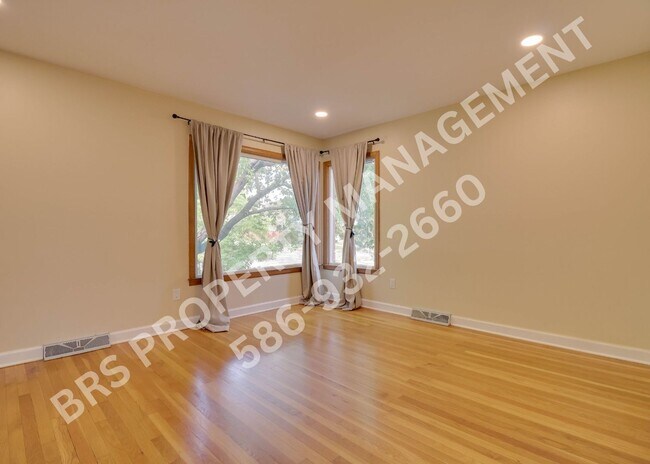 Foto del edificio - 3 Bedroom 2 bathroom house in Royal Oak.