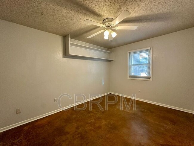 Building Photo - 8314 Hartford Ave