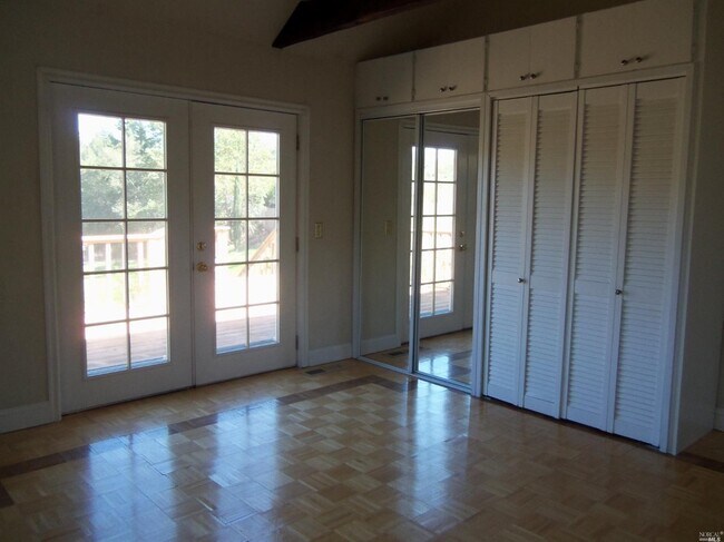 Building Photo - 2315 W Dry Creek Rd