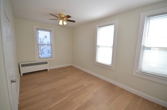 Foto del edificio - 376 Van Nostrand Ave