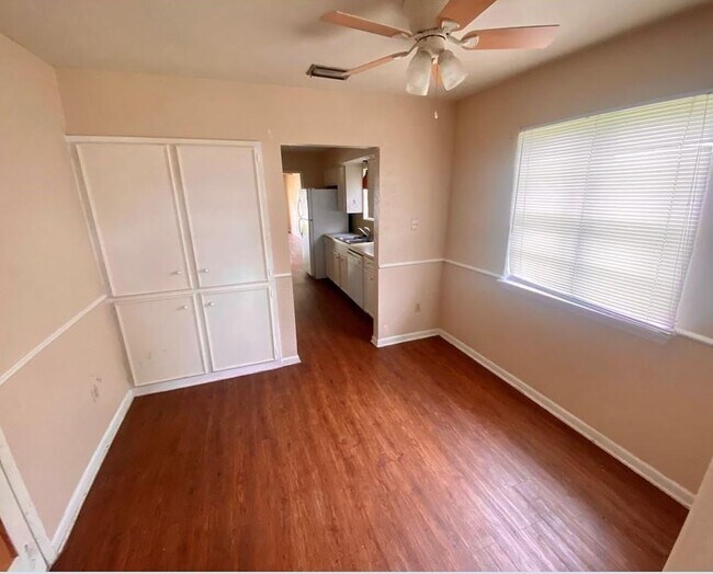 Building Photo - 5025 Meandering Ln