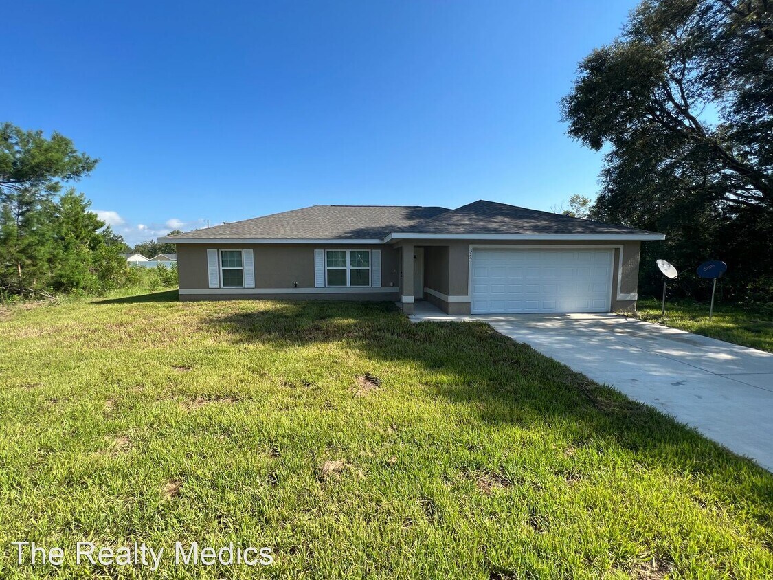 325 Malauka Loop, Ocklawaha, FL 32179 House Rental in Ocklawaha, FL