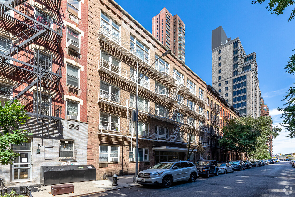 525 E 81st St, New York, NY 10028 - Apartments In New York, NY ...