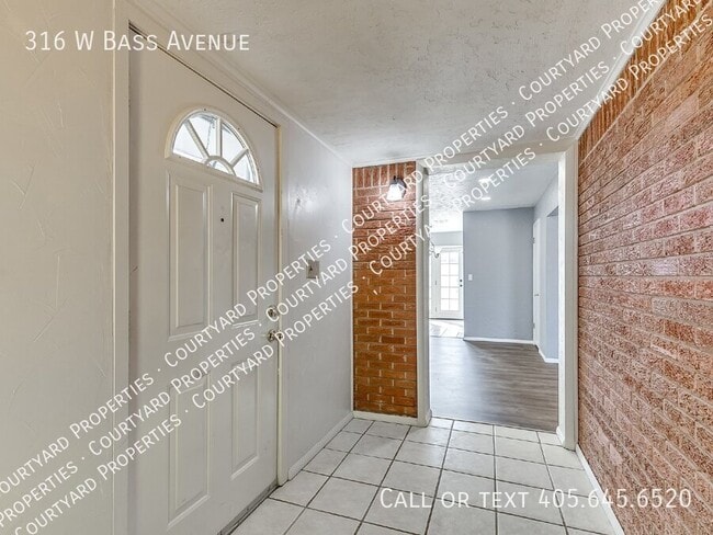 Building Photo - 316 W Bass Ave