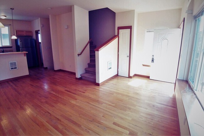 Foto del edificio - Spacious North Seattle 2BD Townhouse