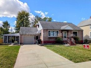 Building Photo - 225 Fairlawn Ave