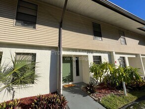 Building Photo - 2131 Crystal Dr