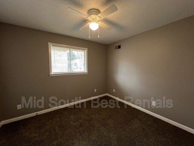 Building Photo - 4186 Lansdowne Dr