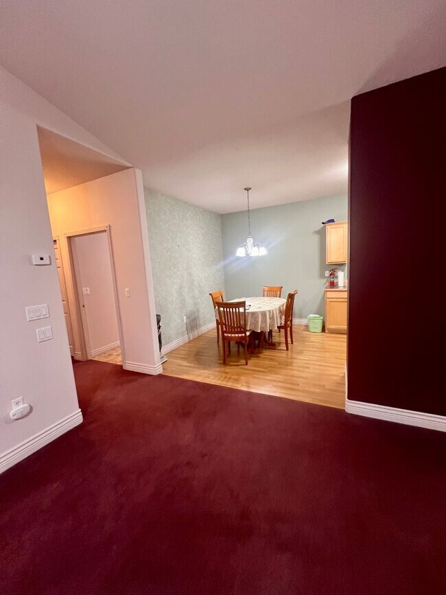 Foto del edificio - Cozy 2Bd 2Ba El Dorado Condo in Bellingham...