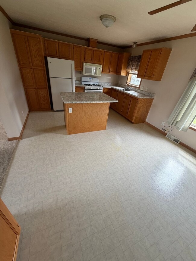 Building Photo - 229 Taylor Dr