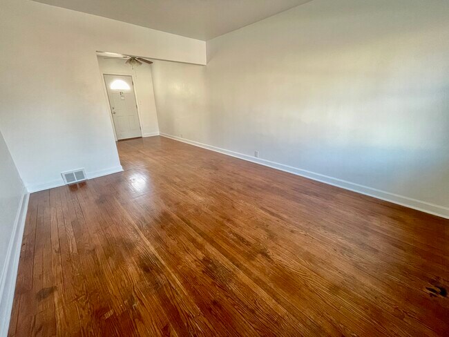 Building Photo - 509 23rd St