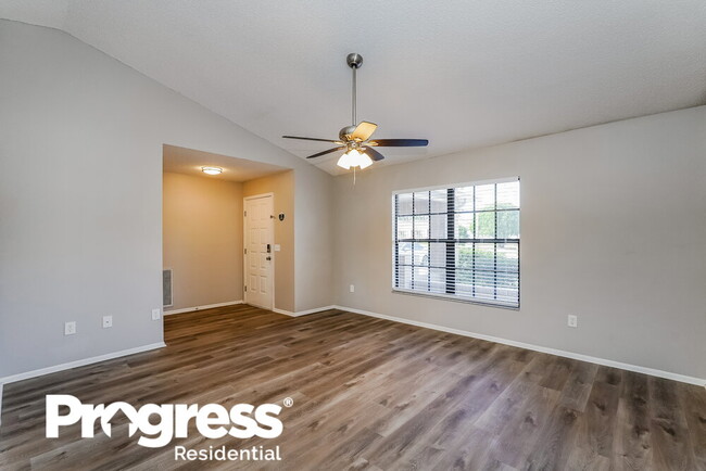 Foto del edificio - 7206 Orchid Lake Rd